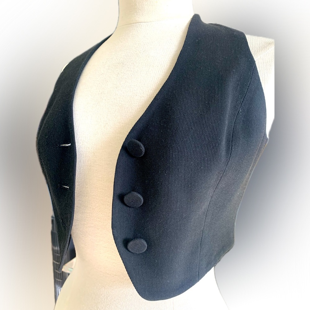 Emporio Armani designed in Italy 🇮🇹 Black Cropped Vest. Excellent condition!